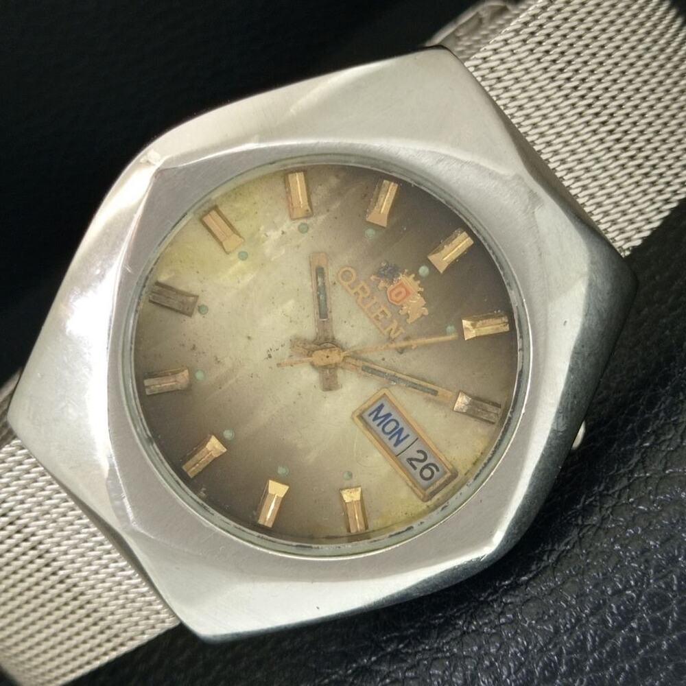 Vintage 1975 Orient Automatic Mens Silver Watch W/daydate & Gold accents